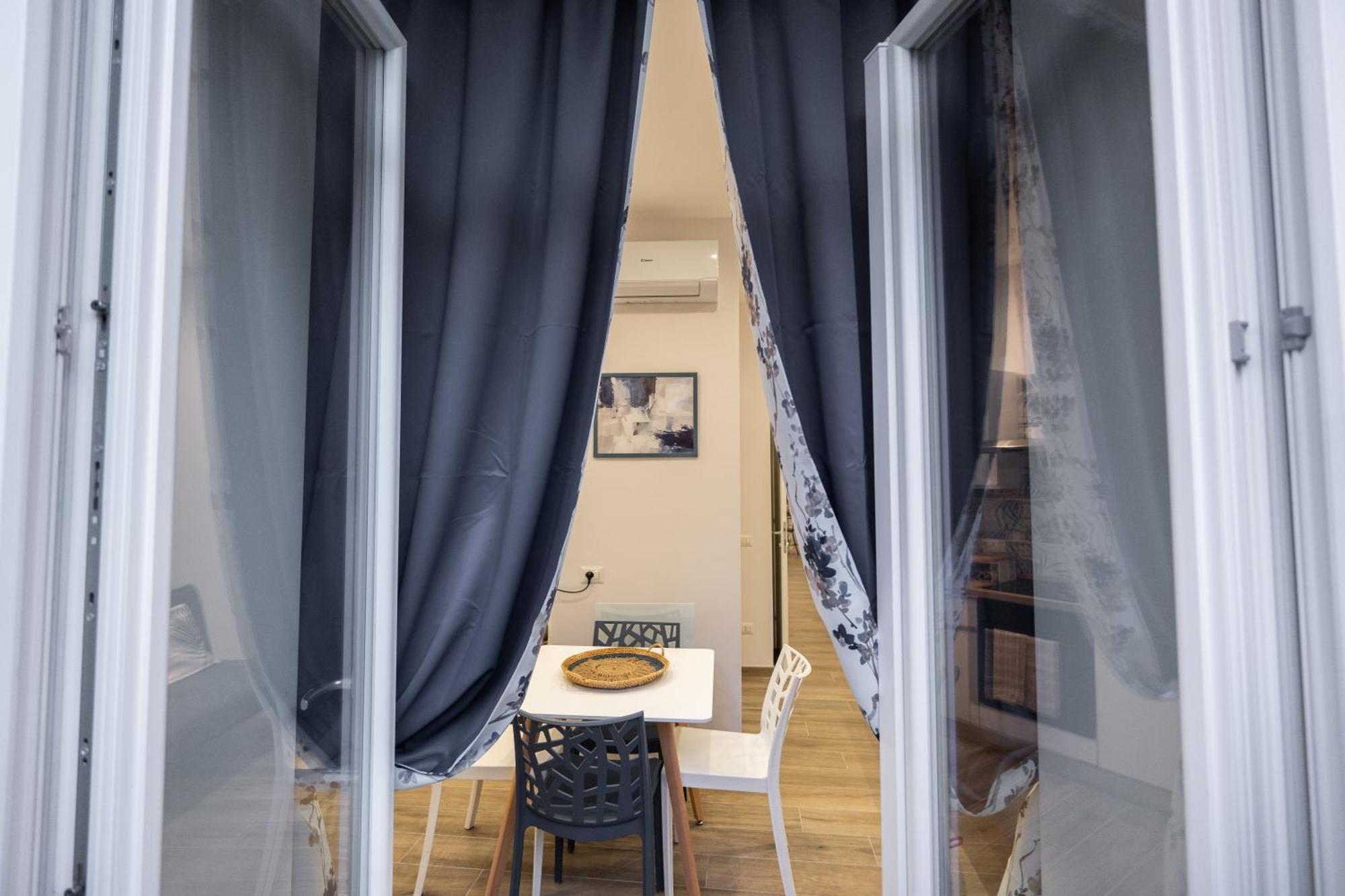 La Casa Di Bianca - Modern Suites Near Plebiscito 나폴리 외부 사진