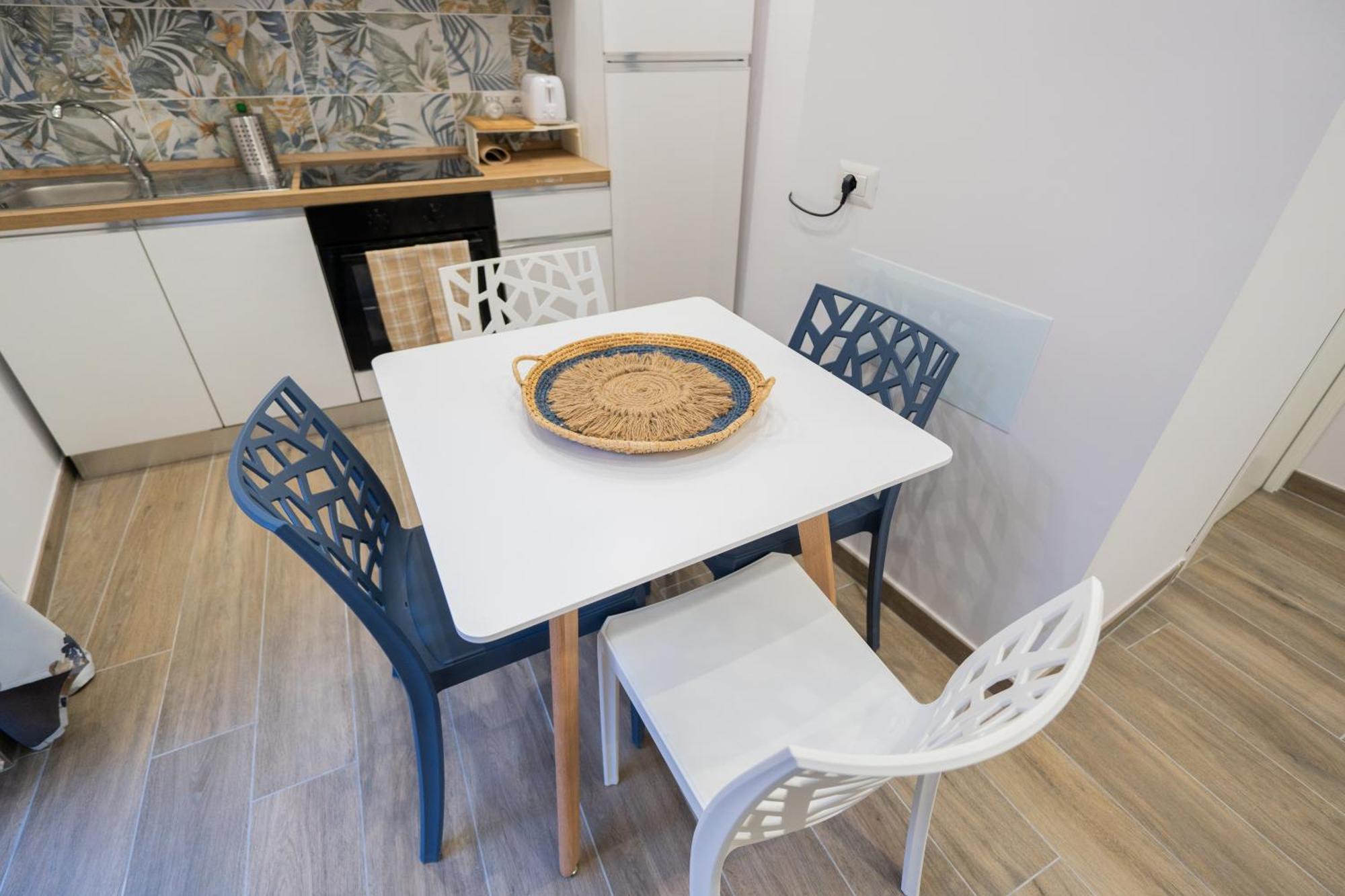La Casa Di Bianca - Modern Suites Near Plebiscito 나폴리 외부 사진